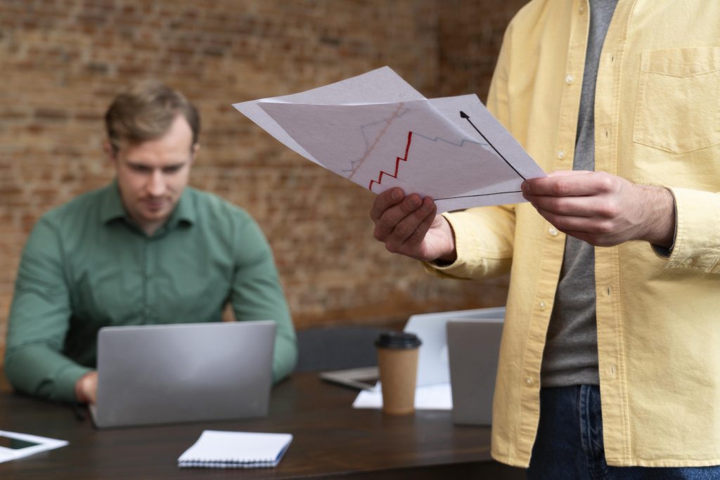 How to handle an employee with low performance? 